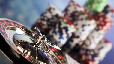 Andar Bahar live dealer table with card piles and key card